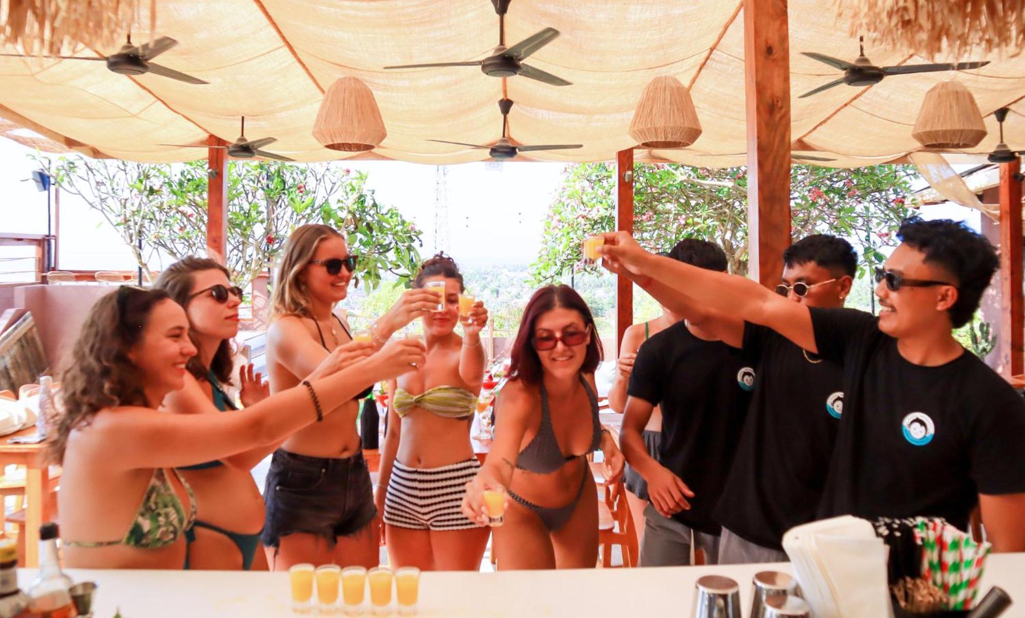 Mad Monkey Nusa Lembongan Ngoại thất bức ảnh