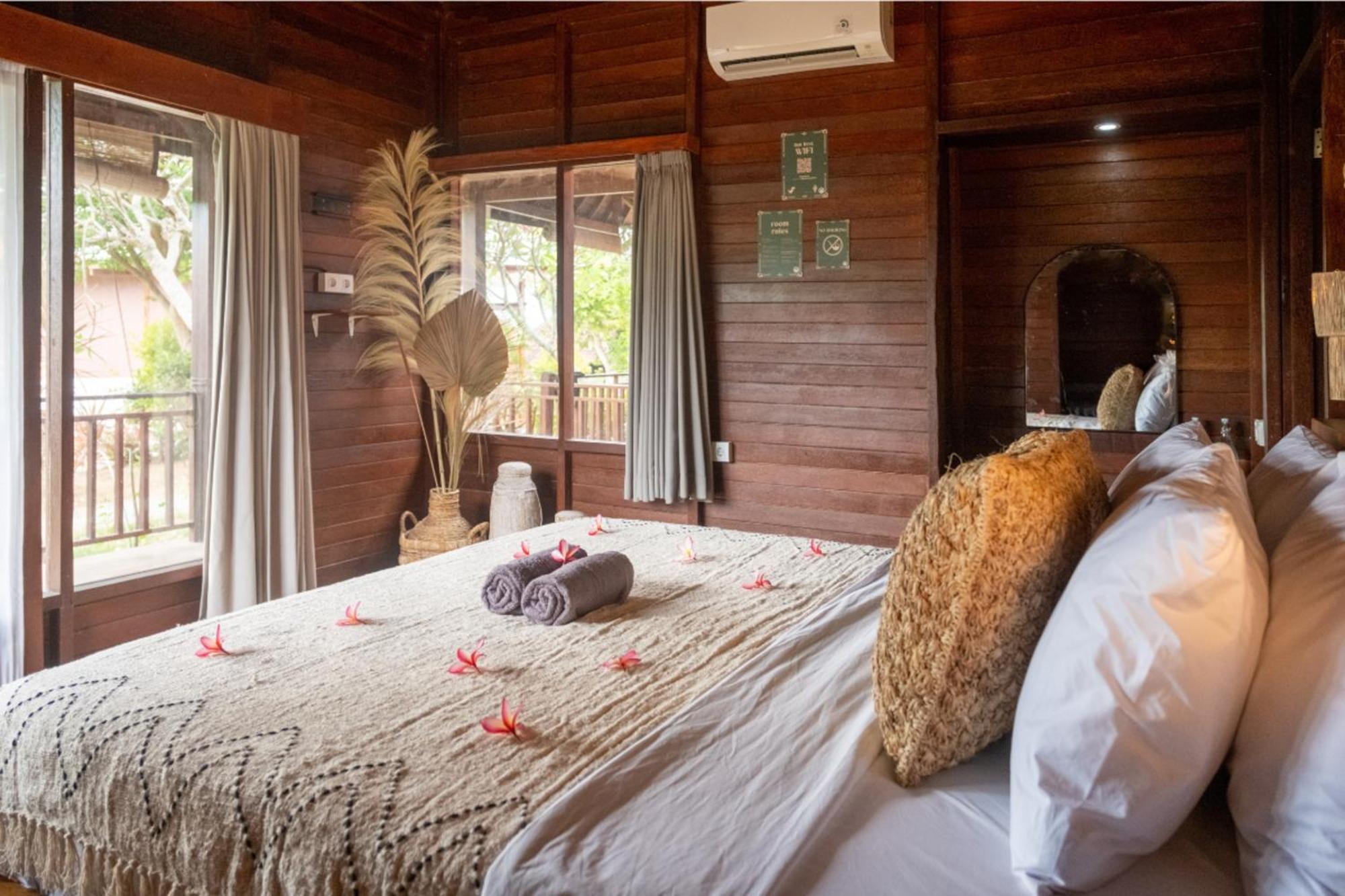 Mad Monkey Nusa Lembongan Ngoại thất bức ảnh