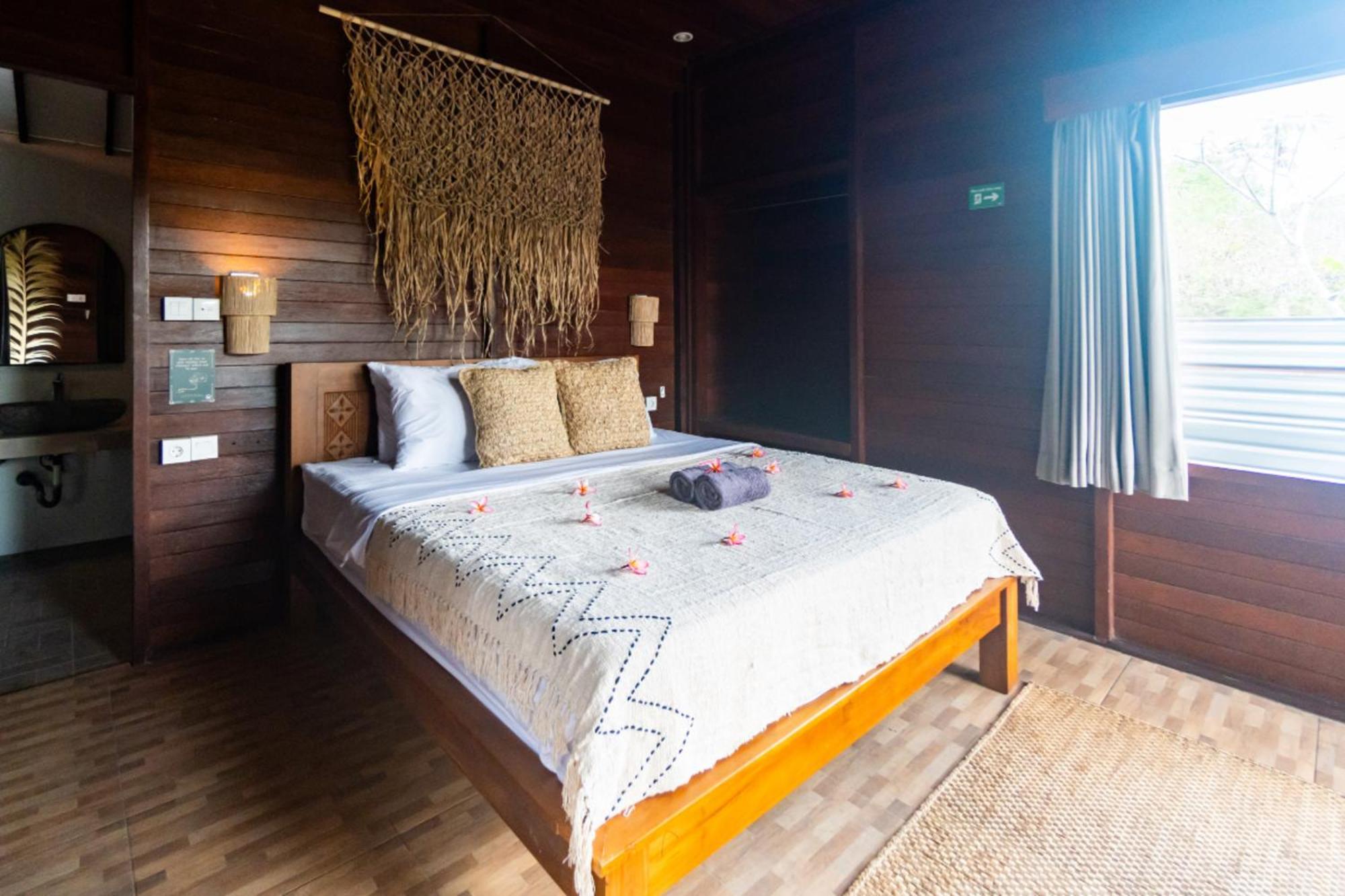 Mad Monkey Nusa Lembongan Ngoại thất bức ảnh