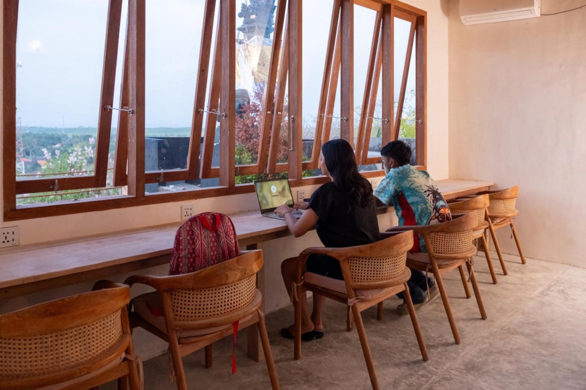 Mad Monkey Nusa Lembongan Ngoại thất bức ảnh