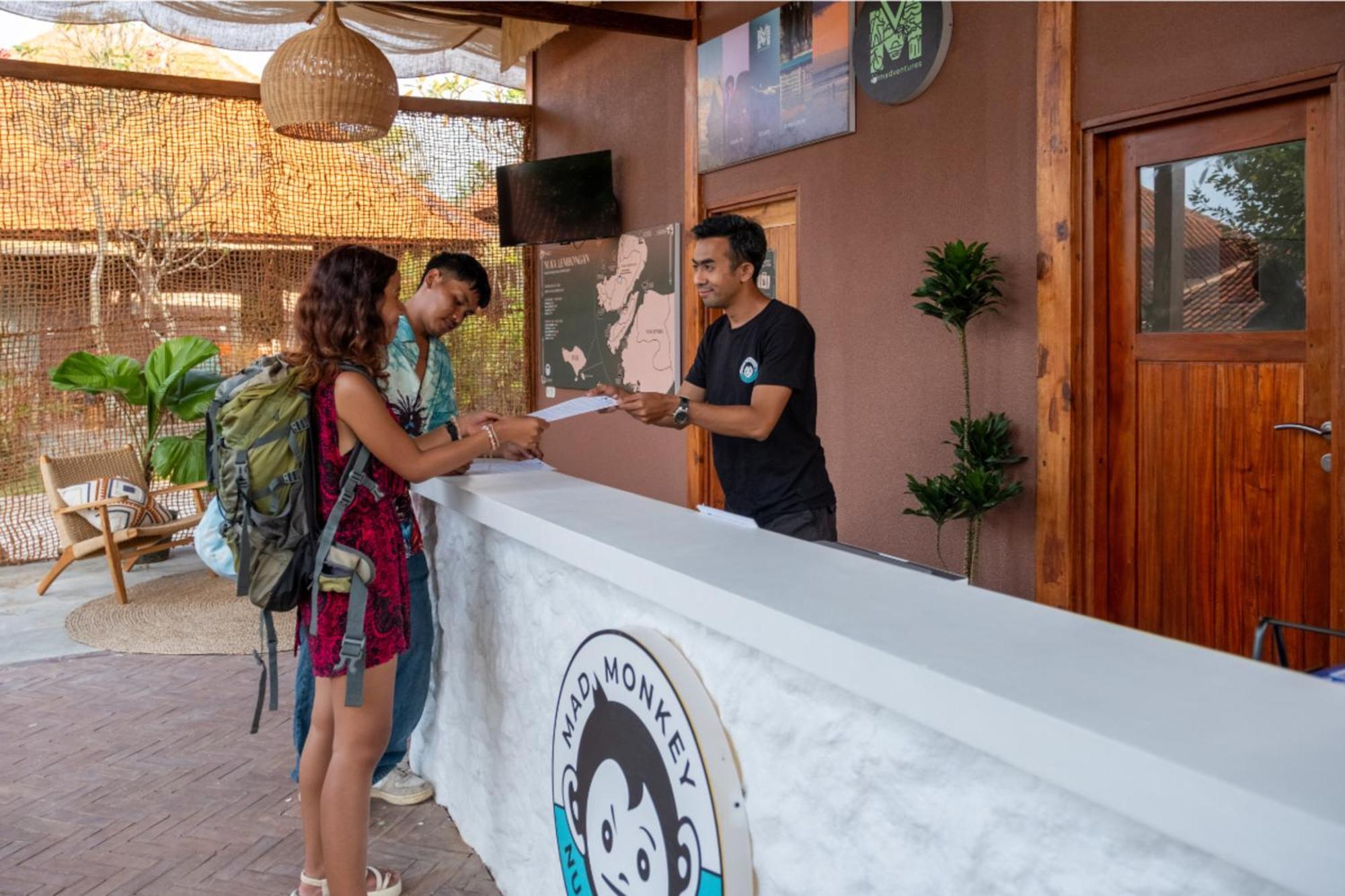 Mad Monkey Nusa Lembongan Ngoại thất bức ảnh