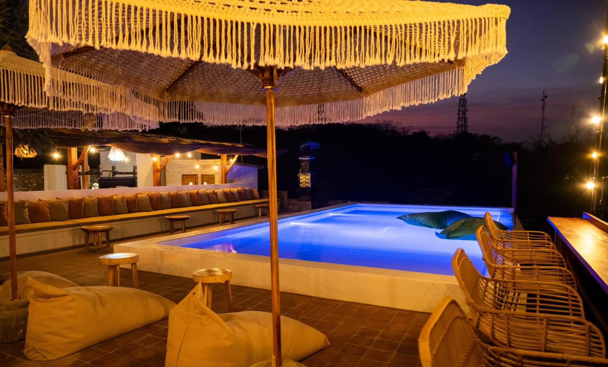 Mad Monkey Nusa Lembongan Ngoại thất bức ảnh