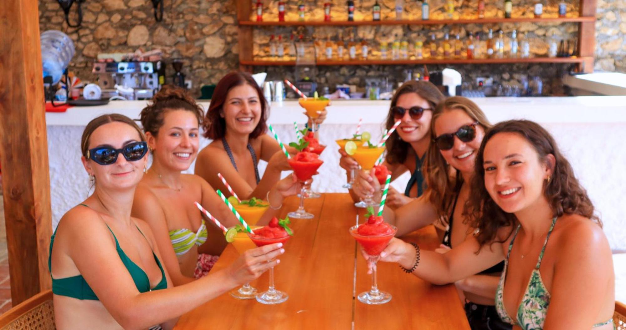 Mad Monkey Nusa Lembongan Ngoại thất bức ảnh